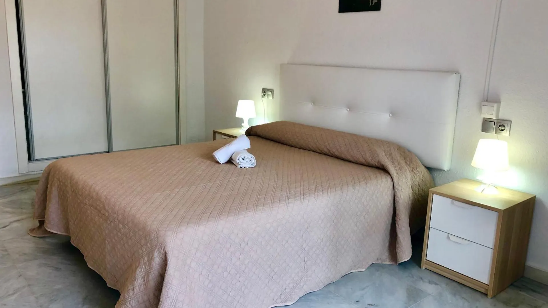 Apartamentos Las Rosas de Capistrano Nerja 0*,  España
