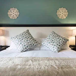https://the-lodge-at-atlantic-beach.hotels-capetown.com
