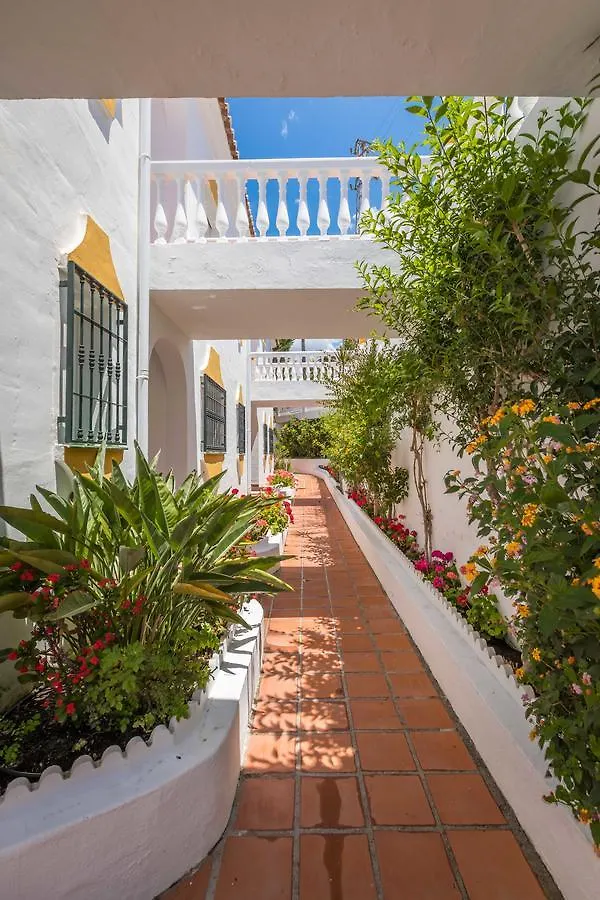 Apartamentos Las Rosas De Capistrano Nerja 0*,  Spanien